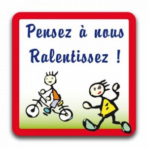 pensez-a-nous-ralentissez-iz-3948